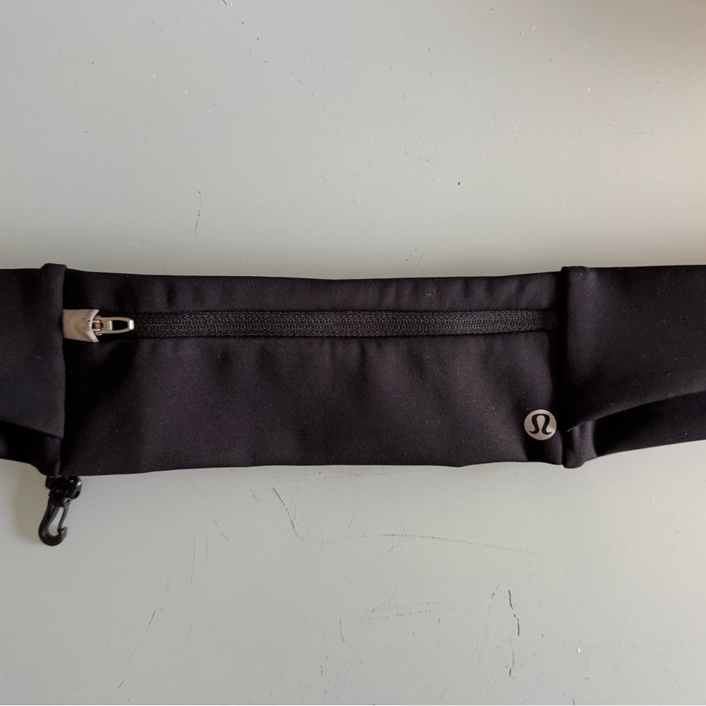 Black Lululemon fast and free waist bag